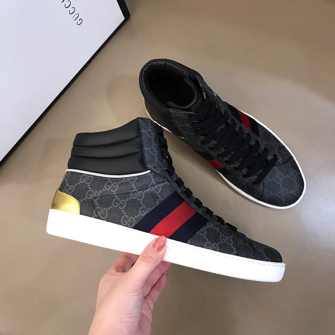 Men's shoes 💰p420 "GUCC*" Couple's style high-top boots are available on the official website. The same style. Counter quality [strong] [strong] Selected Gucci imported waterproof rubber. Gucci's symbolic original webbing. Trendy and versatile style. "Double G" logo styling midsole. Men's shoes 💰pU brand logo feet. Fine workmanship. Upper material. Men's size 38-44, women's size 35-39.